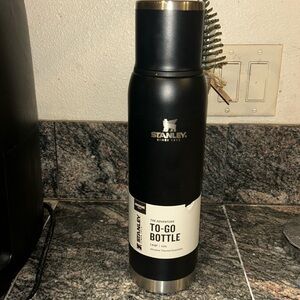NWT - Stanley 1.4 QT - To-Go Bottle